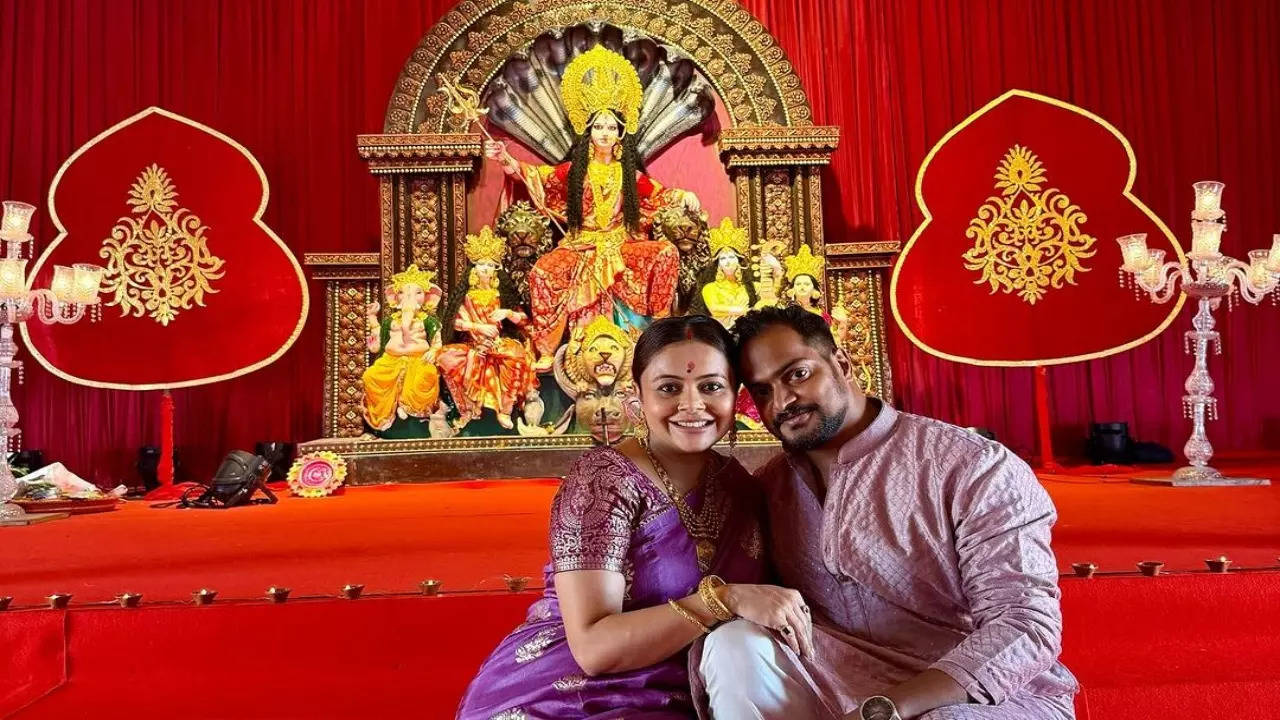 Pregnant Devoleena Bhattacharjee Attends Durga Puja In Mumbai With Husband Shahnawaz Shaikh