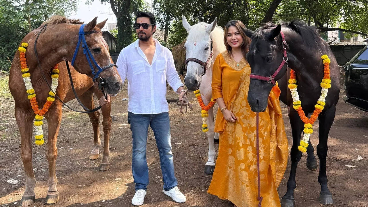 Randeep Hooda Celebrates Dussehra With Wife Lin Laishram At The Stables