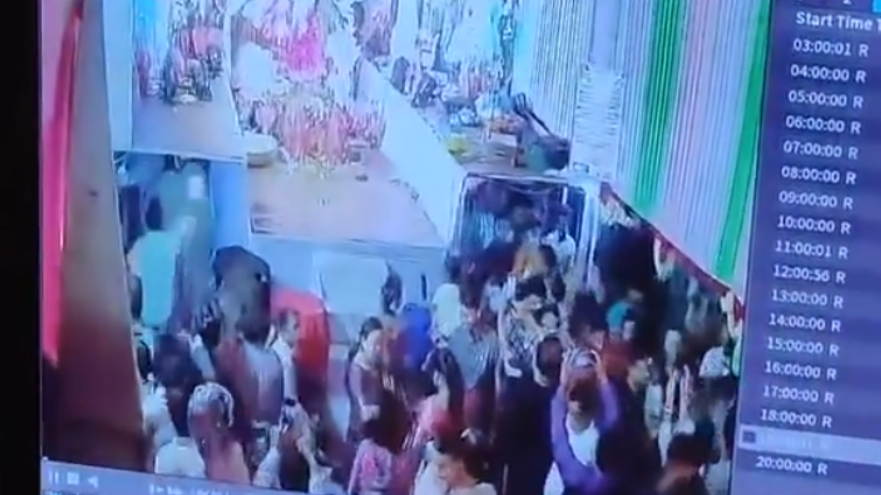 'Cocktail bomb' Hurled At Durga Puja Pandal In Dhaka