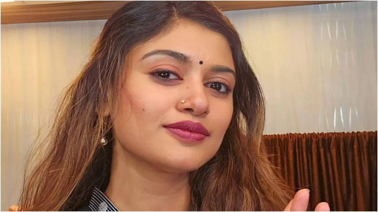 Bigg Boss Tamil Fame Oviya's FIRST Reaction After Alleged Intimate Video Leaks Online