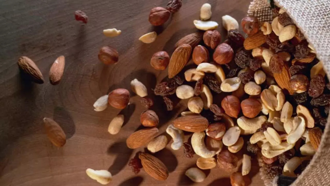 Daily Nut Consumption Linked to Lower Dementia Risk: Study