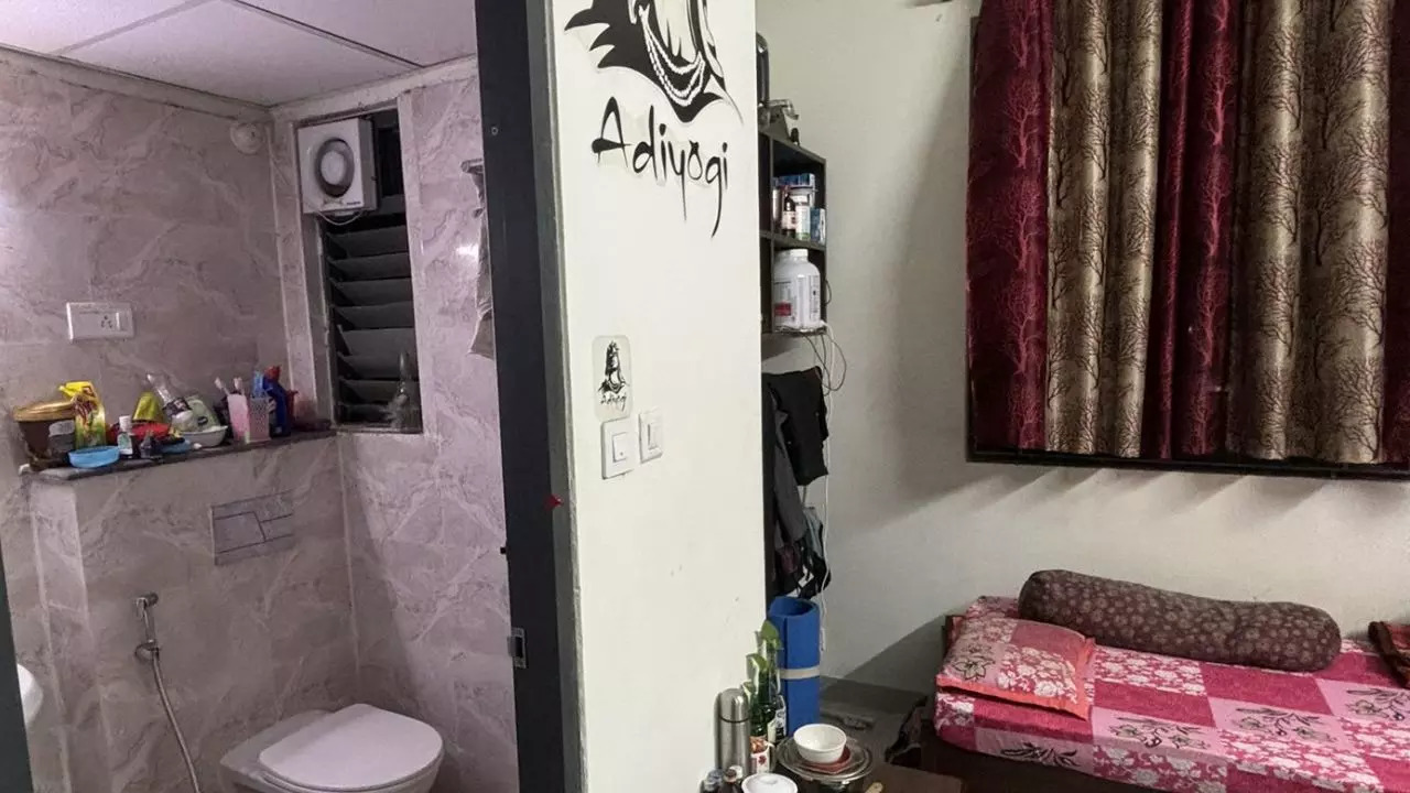 Man Claims He Pays ₹15 Rent for Room with Attached Bathroom in West Bengal