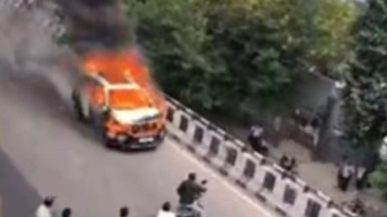 know the exact reason why the fire engulfed driverless car moved speedily on jaipur ajmer road