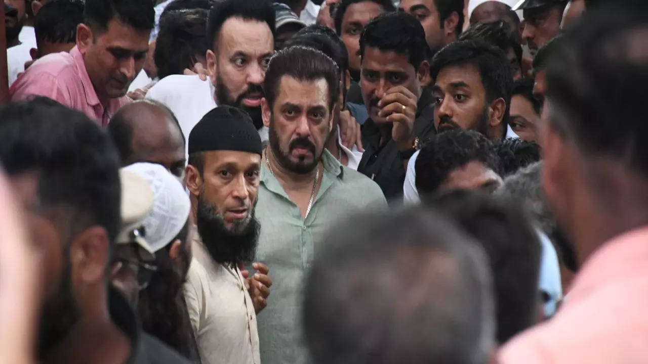 Baba Siddique Funeral: Salman Khan SKIPPED Namaaz-e-Janaaza For THIS Reason - EXCLUSIVE