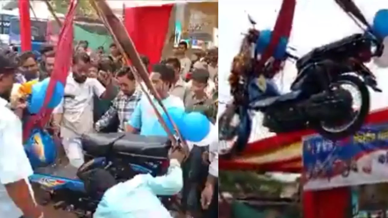 Shivpuri Tea Seller's Rs 60K Party for New Bike Purchase: