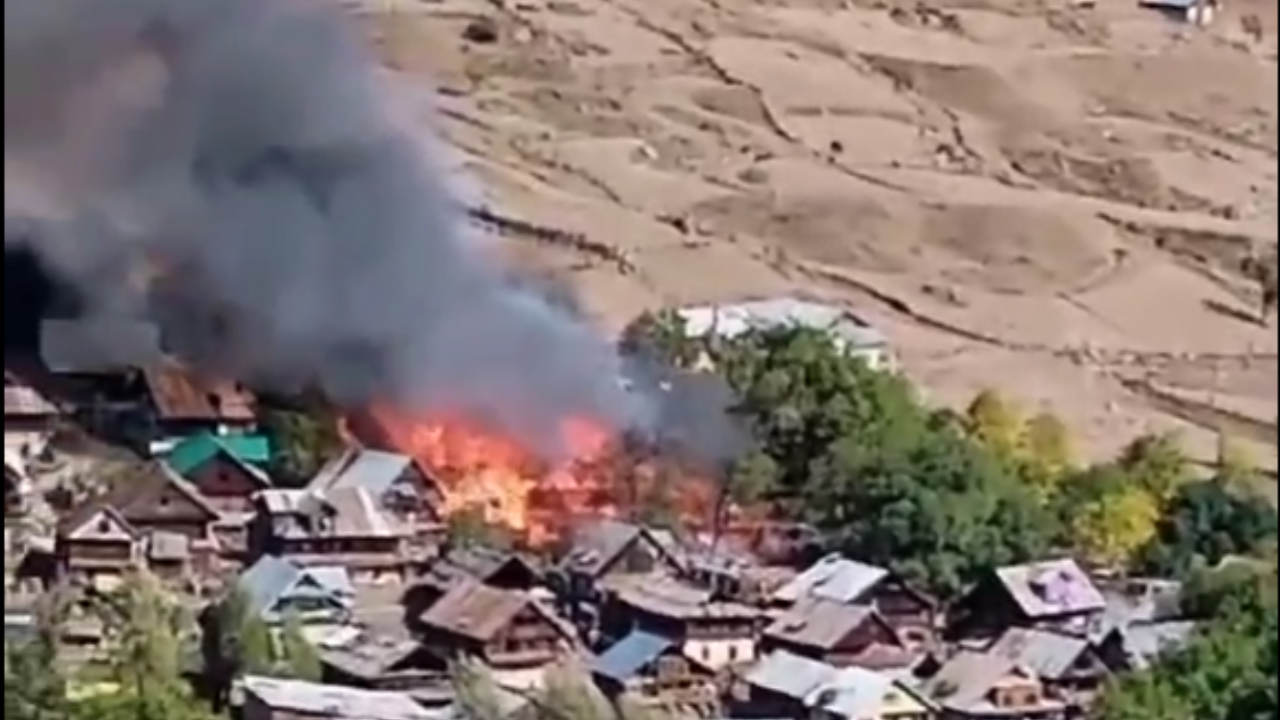 Massive Fire Breaks Out In J&K's Kishtwar