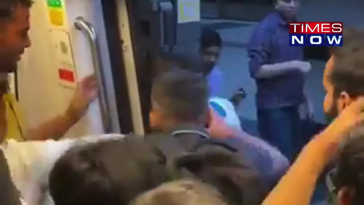 Delhi Metro Passengers Pull Escaping ‘Thief’ by Hair, Beat Him Up, Then