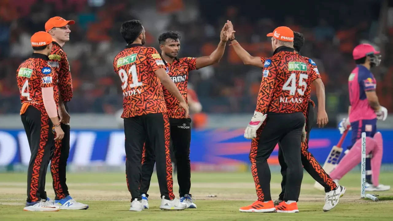 SRH players celebrate their wickets