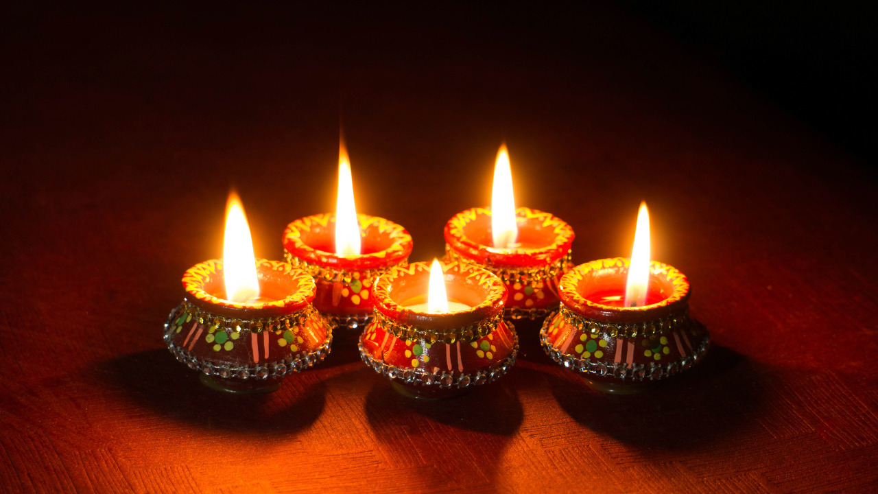 Diwali 2024: How To Make Diyas at Home Using Wheat Flour