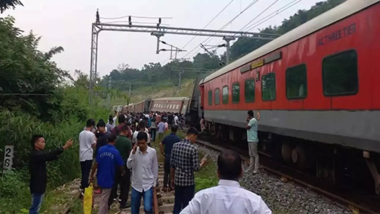 agartala lokmanya tilak terminus express derailment