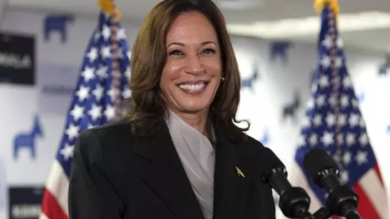 Kamala Harris' Clever Response To MAGA Hecklers At Wisconsin Rally Viral | Video