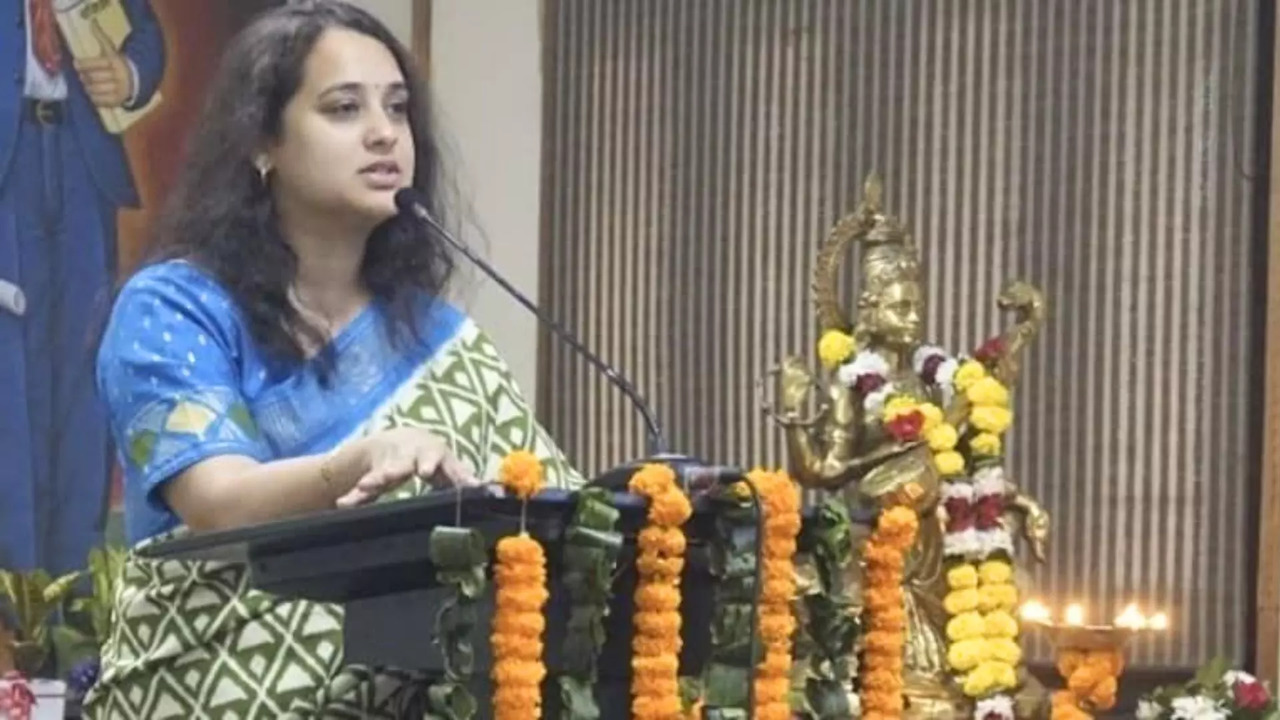 Delhi’s Education Director IAS Veditha Reddy Believes 'There's no Substitute for Hard Work', Know Her Success Story