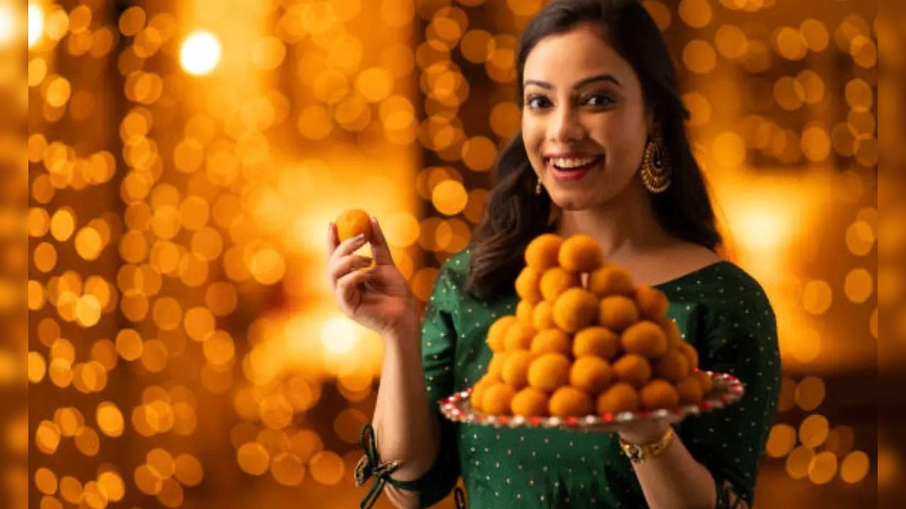 nutritionist rijuta diwekar shares 5 secrets diet  to keep the body healthy during the festive season