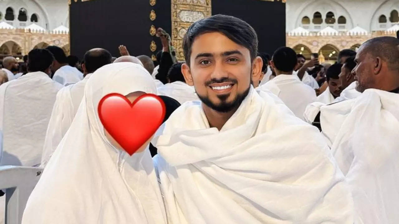 Adnaan Shaikh Performs First Umrah With Wife Ayesha - See Pics