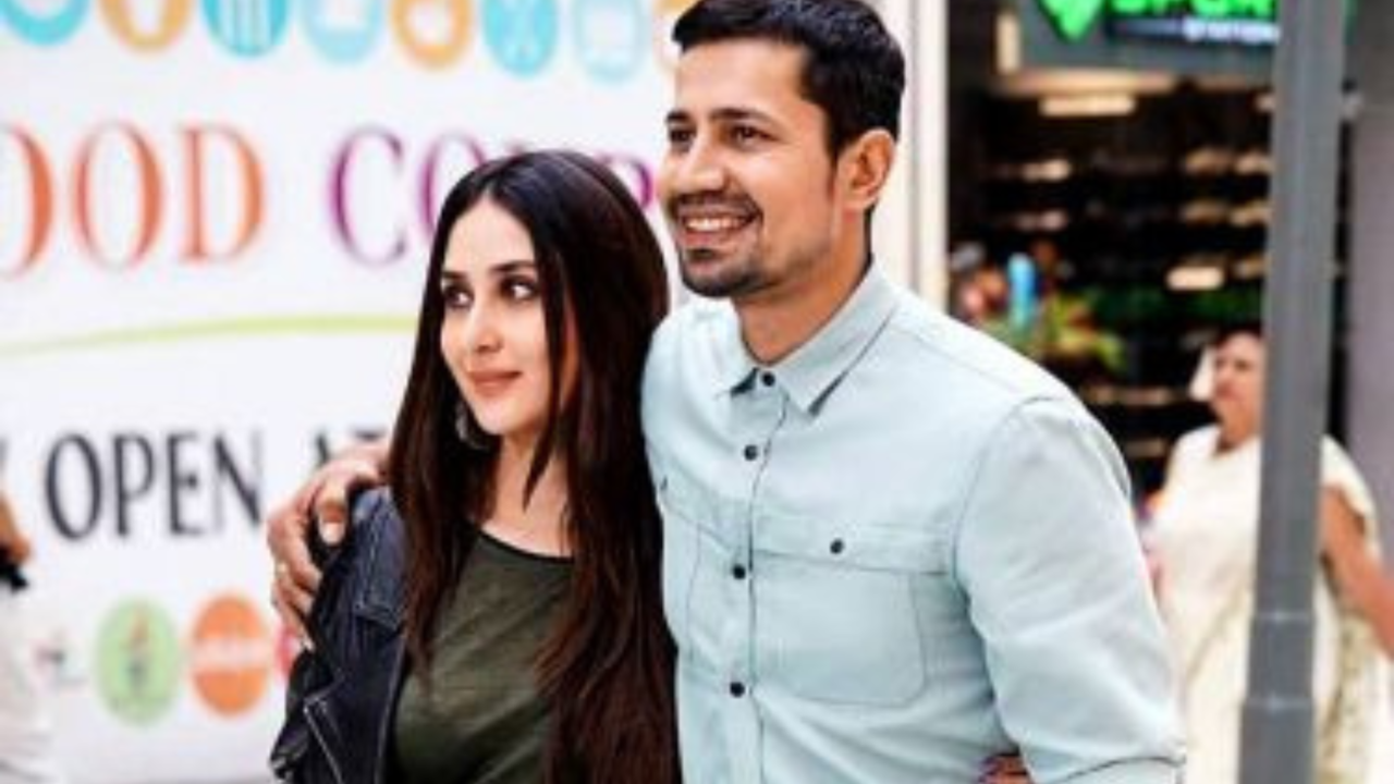 Kareena Kapoor's Veere Di Wedding Co-Star Sumeet Vyas Calls Her 'Bohot Badi Star', Praises Her Patience On Set