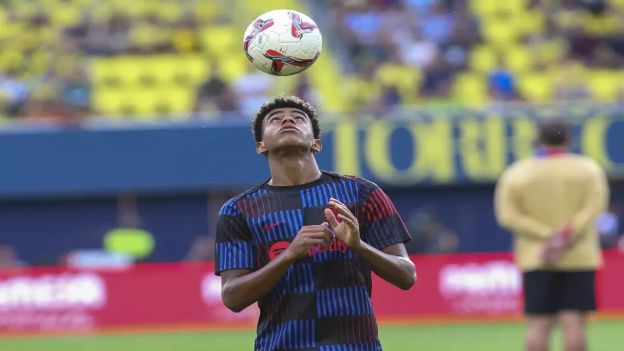 Lamine Yamal during a FC Barcelona practice session