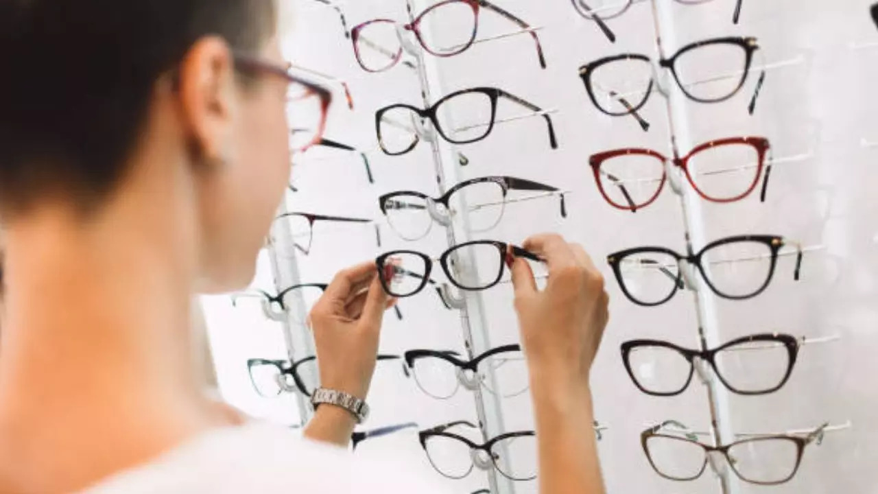 5 Things To Consider To Choose The Right Specs For Your Eyes