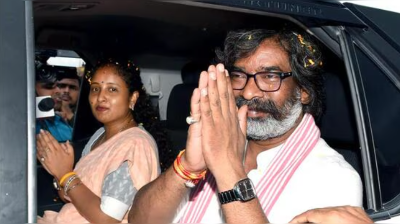 Jharkhand chief minister Hemant Soren along with his wife and Gandey MLA Kalpana Murmu Soren