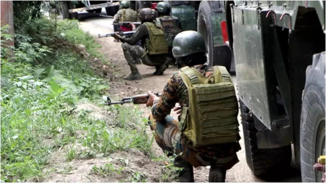 Seven people were killed when terrorists attacked a tunnel construction site on the Srinagar-Leh national highway on Sunday. ​