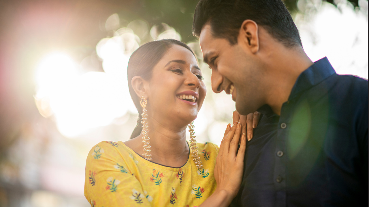 First Date At A Diwali Party? 4 Ways You Can Make The First Move