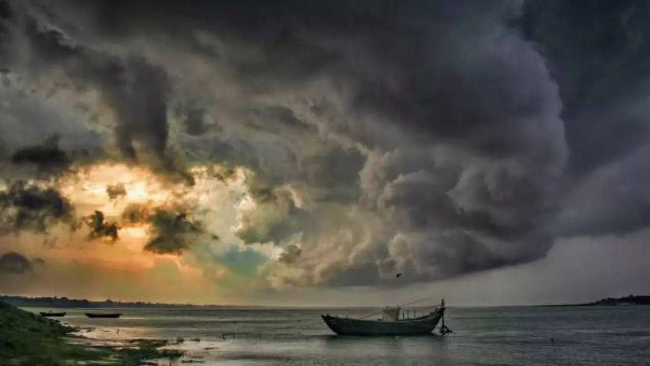 Cyclone Dana To Strike Odisha And Kolkata: Top Cyclone-Related Illnesses To Watch For