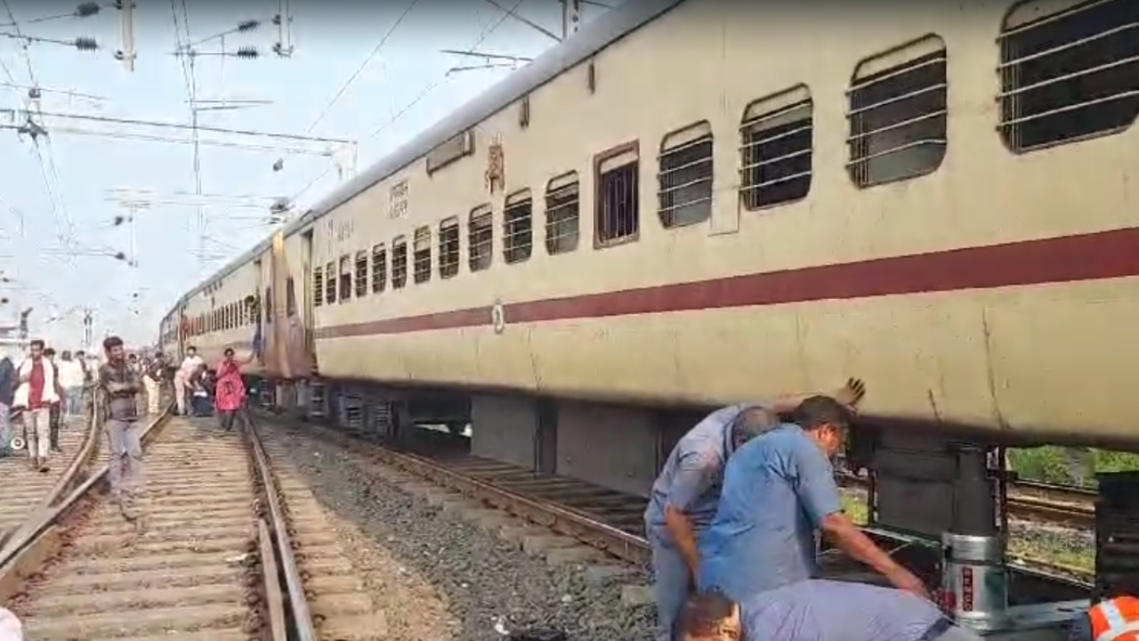 Lokmanya Tilak-Shalimar Express Derails In Maharashtra's Nagpur