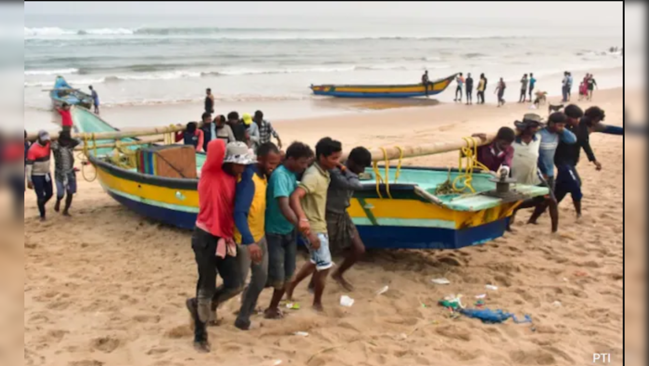 Cyclone Dana Tracker Live Kolkata Bhubaneshwar Trains Cancelled Flights Suspended NDRF Deploys 56 Teams In 5 States 