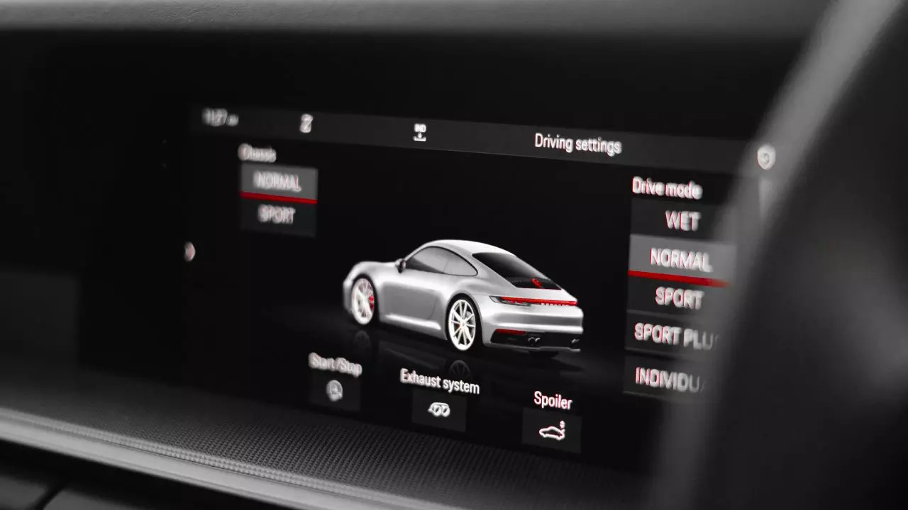 This AI-driven system utilizes Android Automotive OS, Google Cloud, and Qualcomm Snapdragon Digital Chassis.