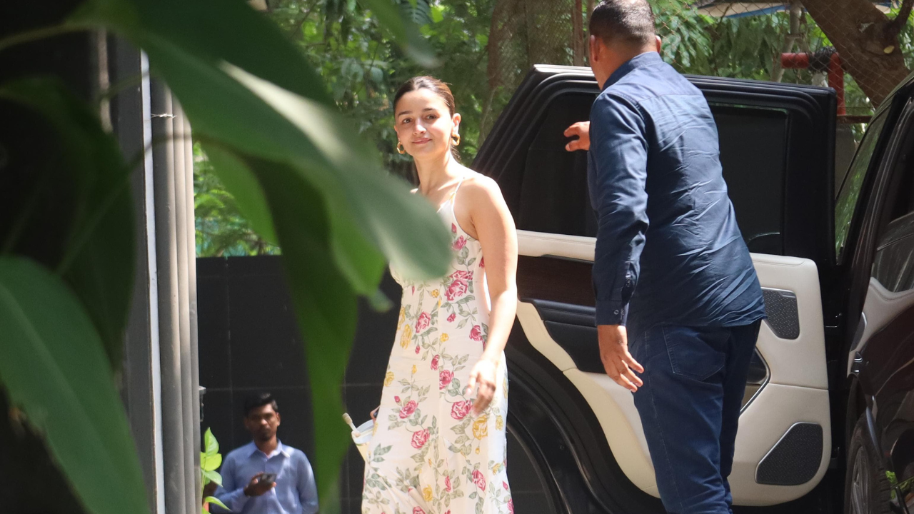 Alia bhatt maxi dress hotsell