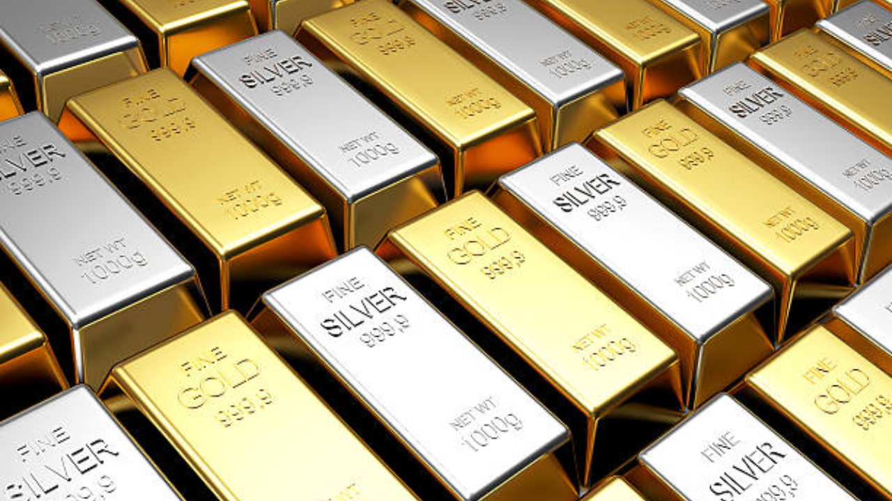 Gold Or Silver: Which Investment Will Outshine Other? Here's What Experts Recommend