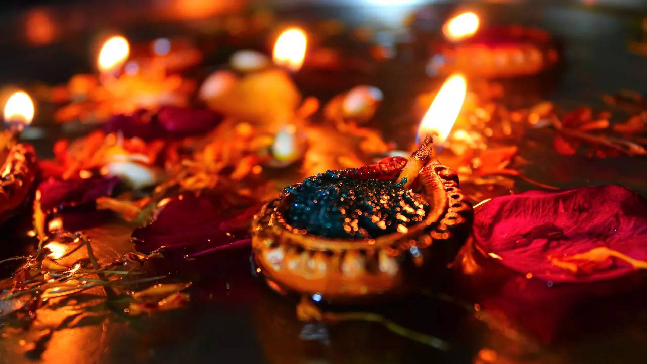 Vastu Tips for Diwali remove these things from your house for get Laxmi blessing