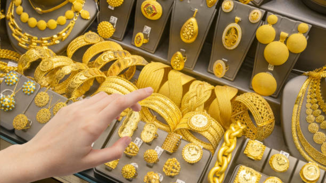 Buying Gold for Diwali? Here’s How to Check Its Purity and Value