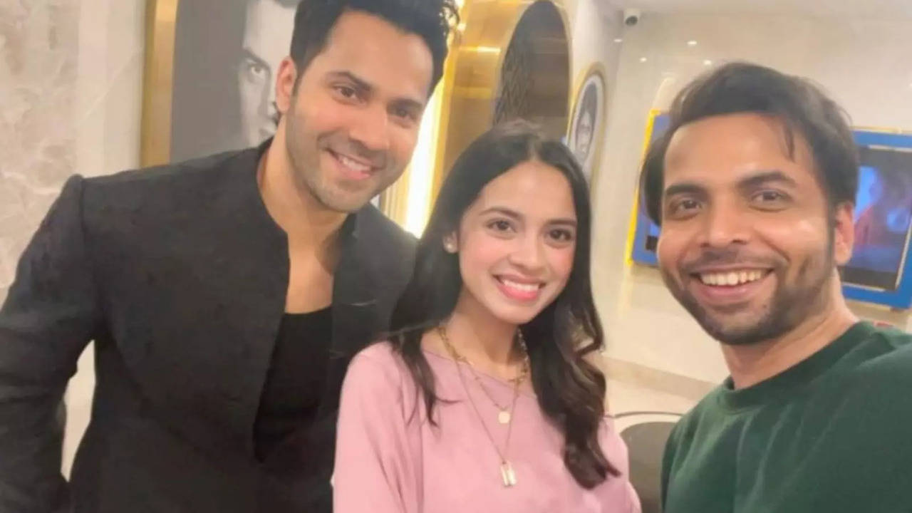 Varun Dhawan Quips 'Ab Aap Lapata Nahi Hain' As Laapataa Ladies' Nitanshi Goel Drops Pic Ft Him And Abhishek Banerjee