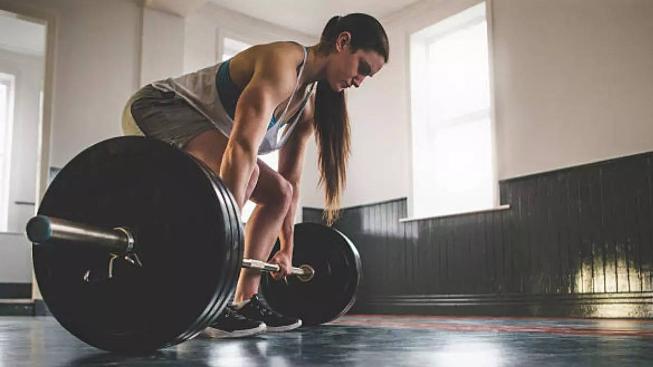 A Simple Posture Fix Can Make Your Deadlifts More Effective And Pain Free