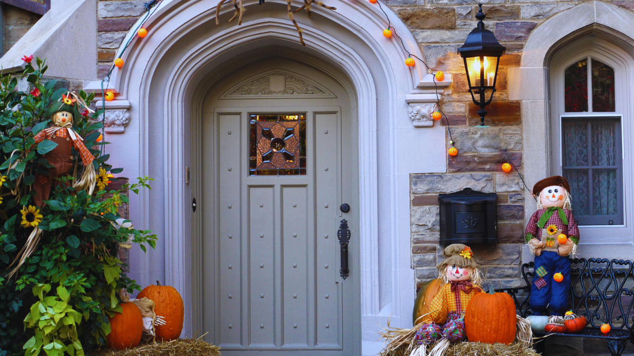 Spooky Ideas To Decorate Your Home Entrance