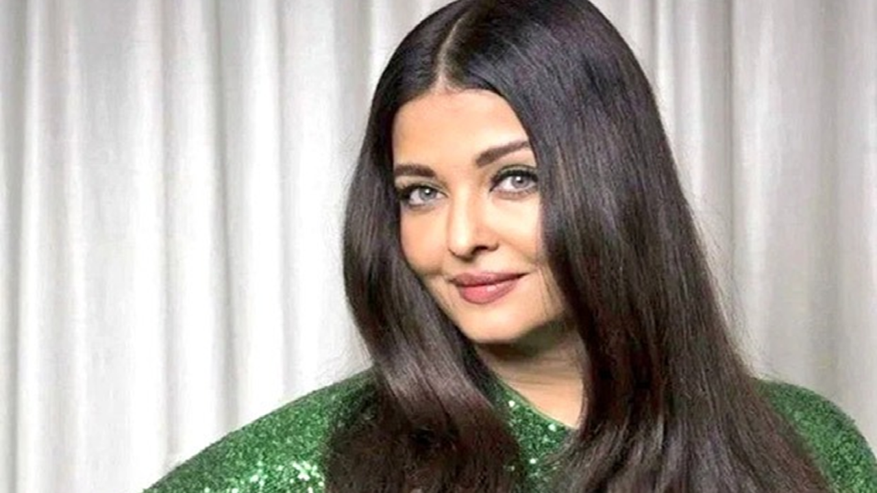 When Aishwarya Rai Spoke On Playing Sister And Girlfriend To Shah Rukh Khan In The Same Year