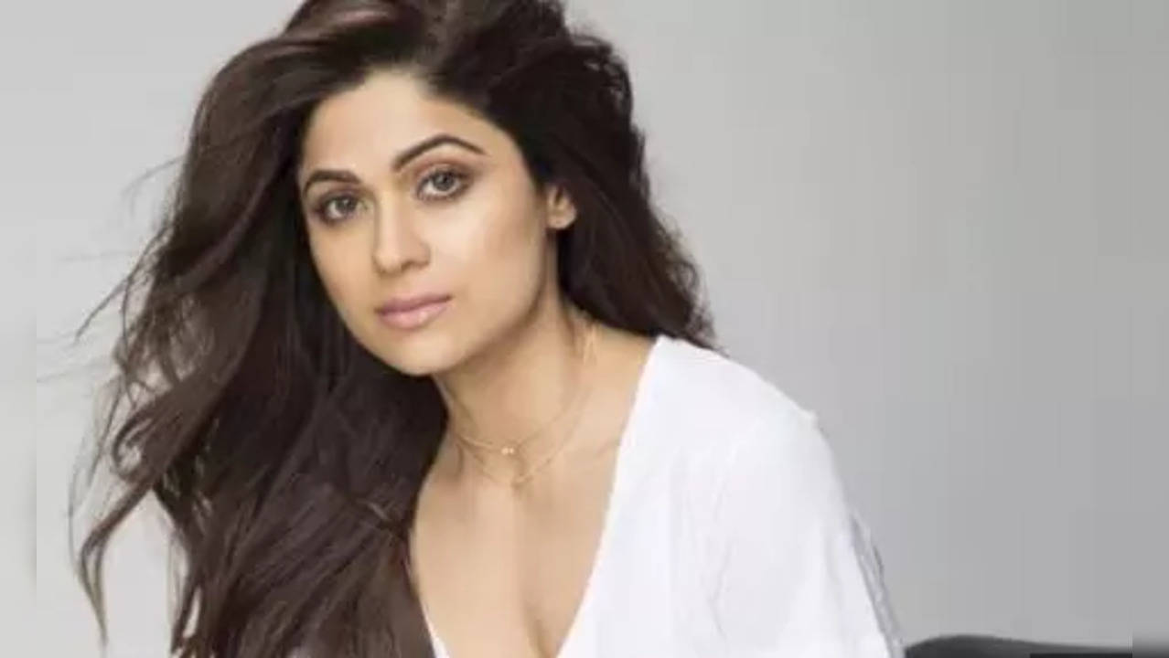 Shamita Shetty SLAMS Indigo For Offloading Her Bags Without Informing, Airline Blames Her