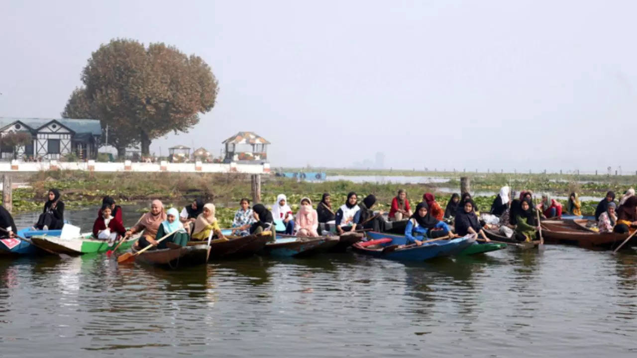 Kashmir Boat Race