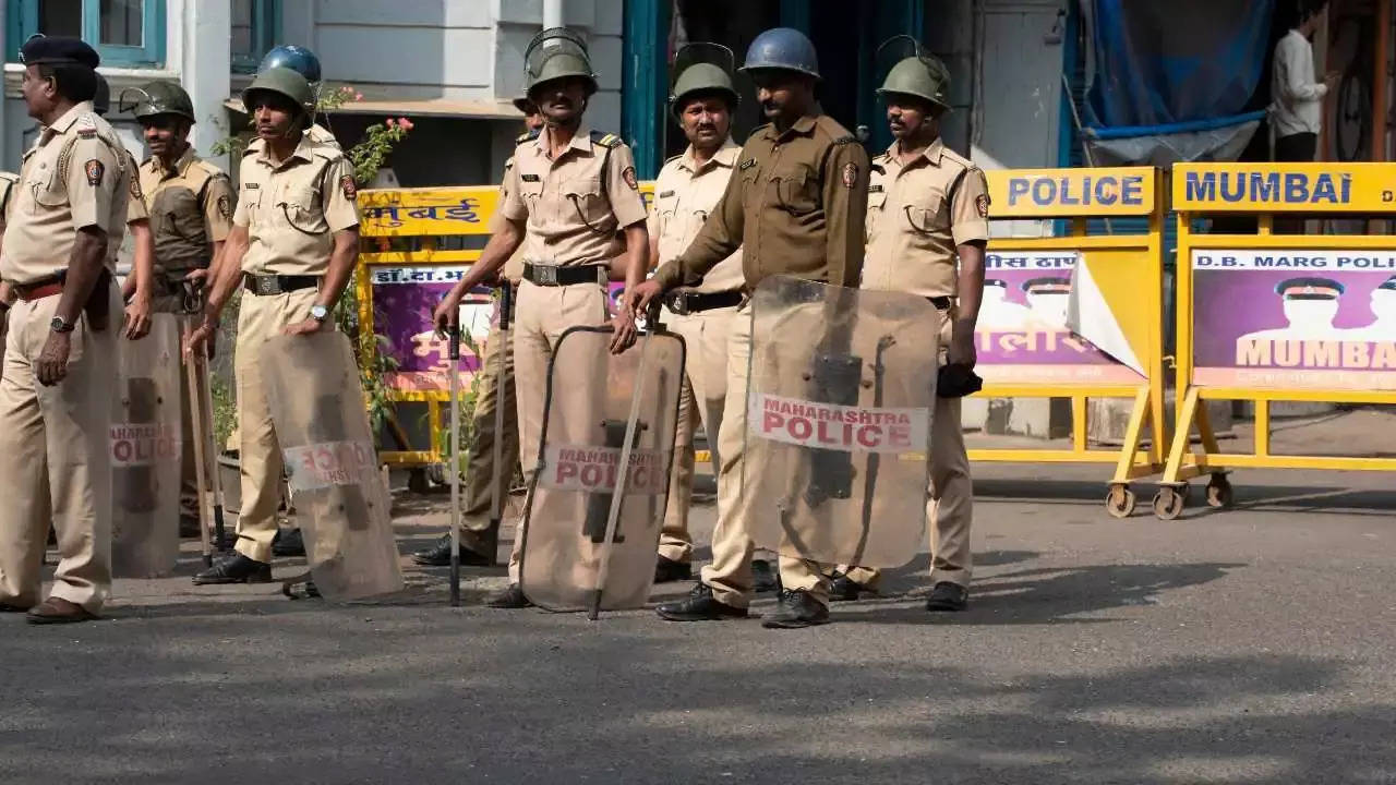 terrorists or anti national forces can cause violence in mumbai police issues alert