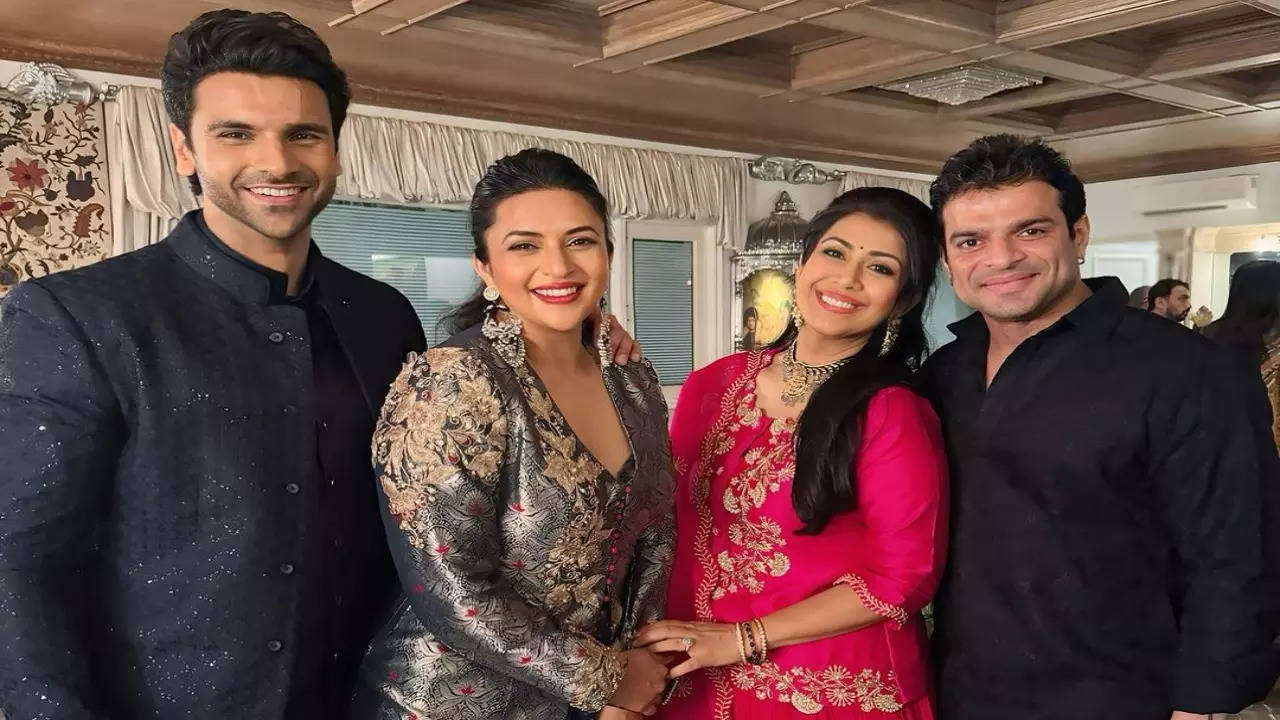 Divyanka Tripathi-Karan Patel’s Reunion At Ekta Kapoor’s Diwali Bash Will Refresh Your YHM Memories