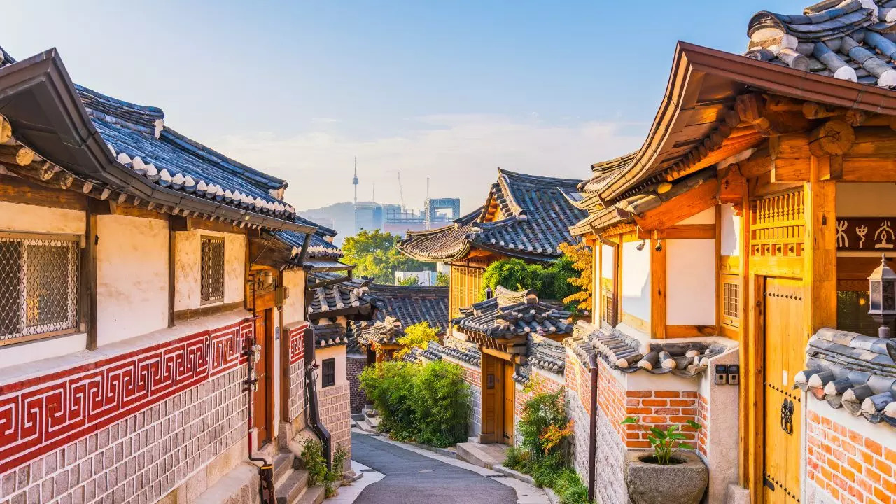 Seoul's Historic Bukchon Hanok Village To Implement Tourist Curfew. Credit: Canva