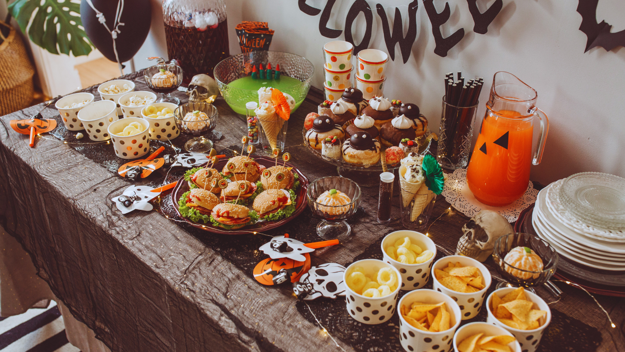 Halloween 2024: Tips for Creating a Spooky Dinner Table Setup