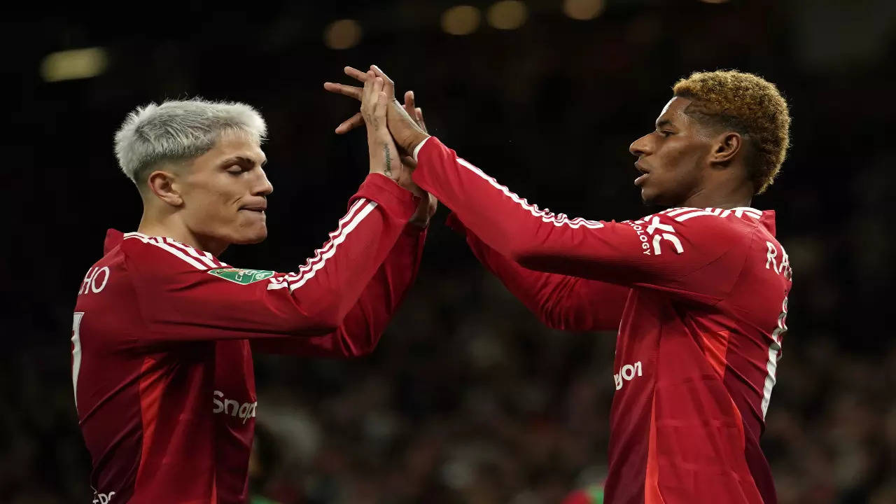 Alejandro Garnacho and Marcus Rashford celebrate a goal