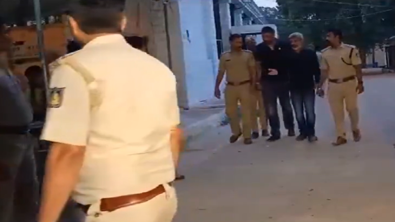 actor darshan walks out of ballari jail hours after getting interim bail in renukaswamy murder case - watch