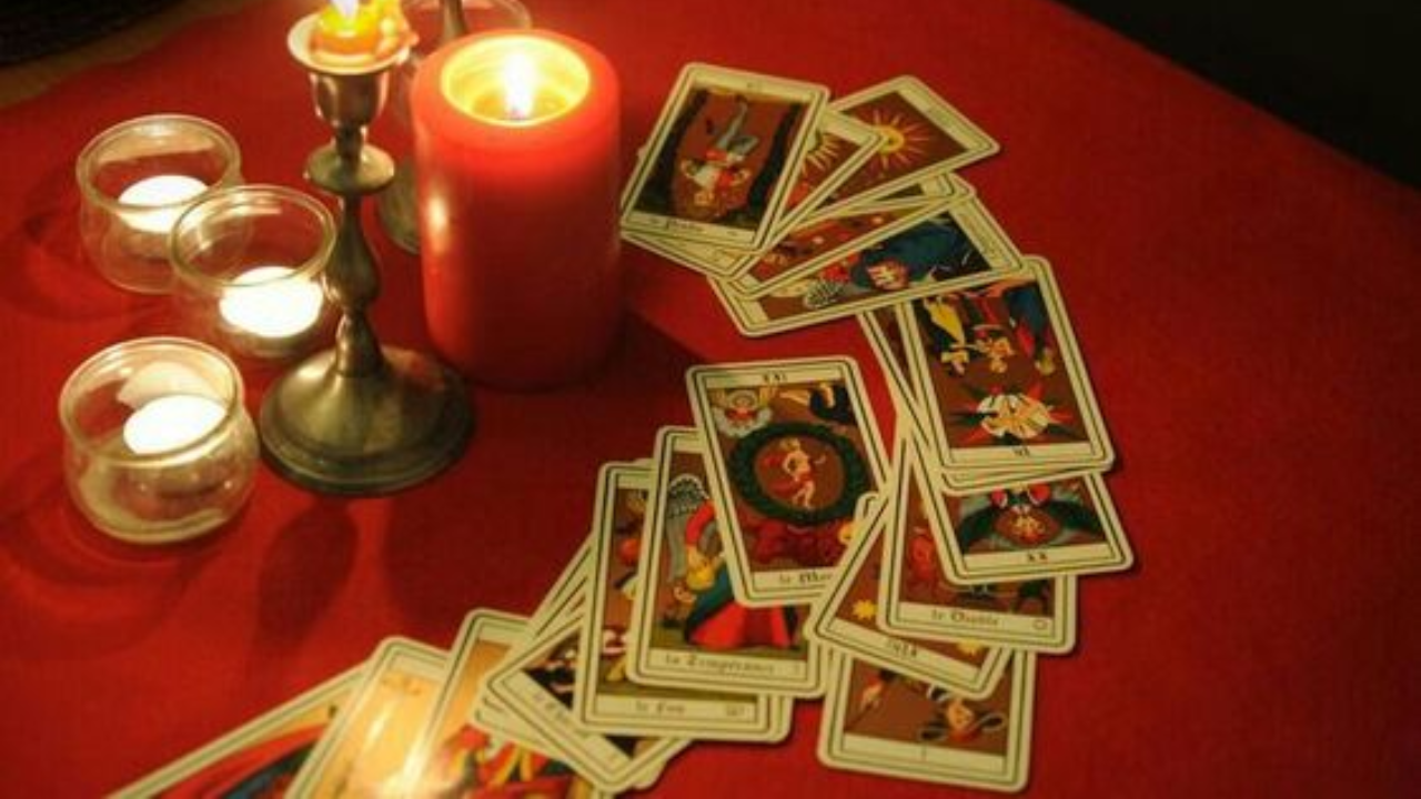 Tarot Card Reading For All Zodiac Signs: October 31, 2024