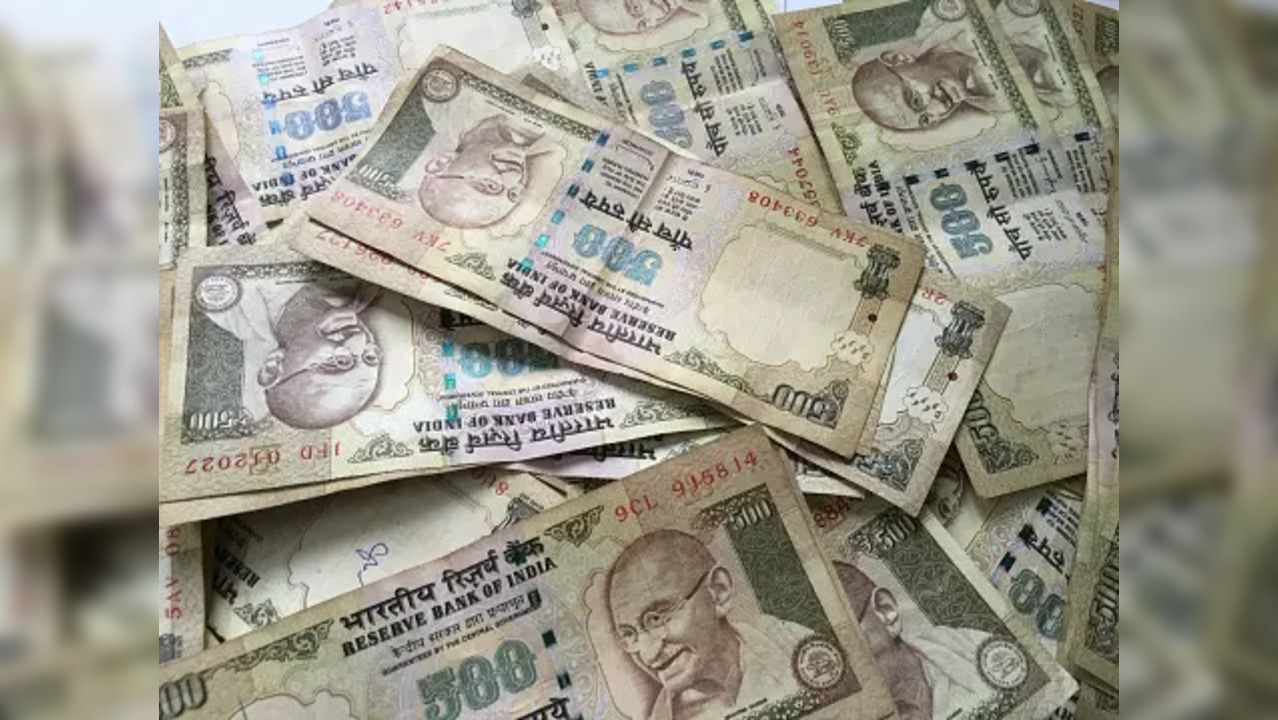 Woman’s Diwali Clean-Up Unearths Bundles of Invalid Currency