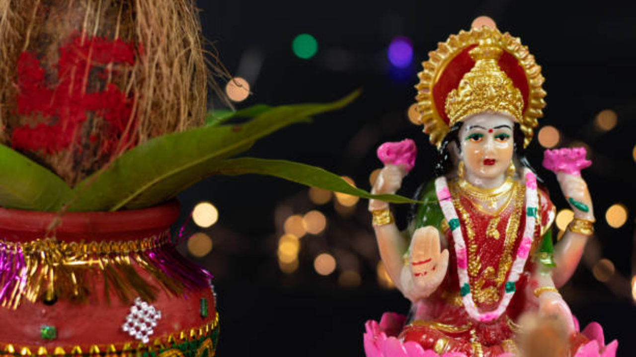 Diwali Puja 2024: Maa Lakshmi Ji Ki Aarti Lyrics In English