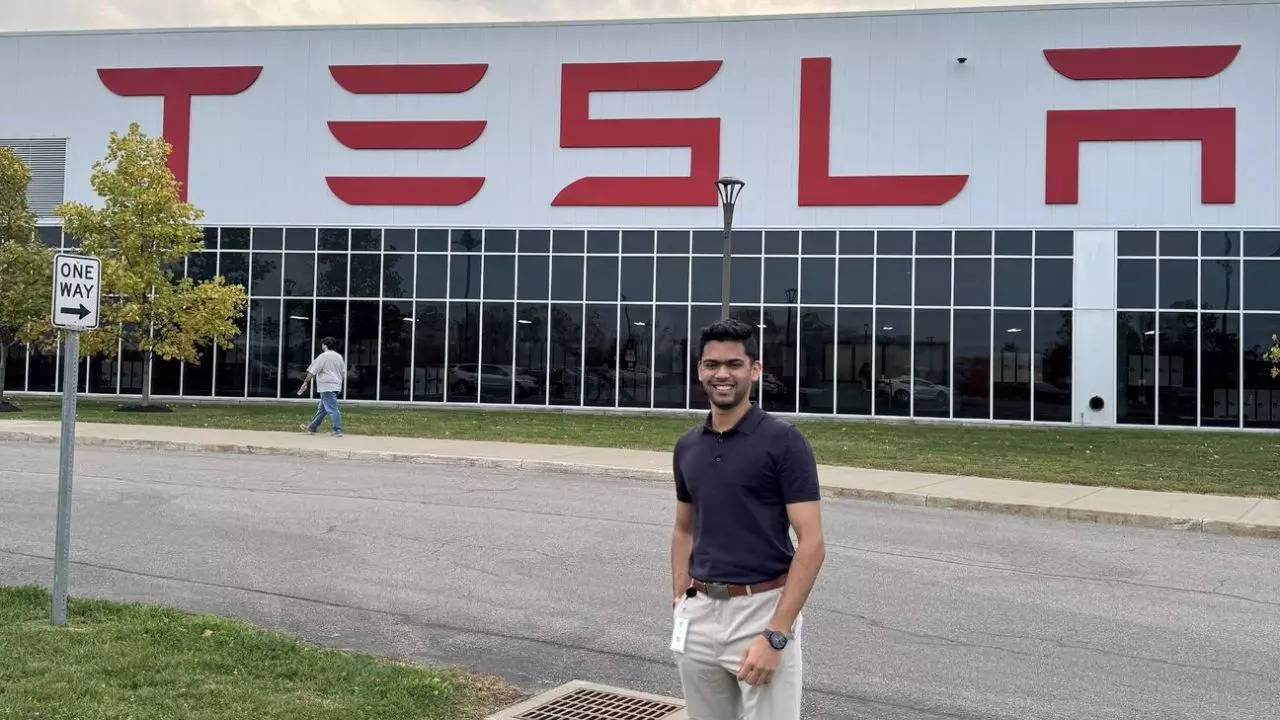 After 300 Applications, 500 Cold E-mails, Man Lands His Dream Job In Tesla; What Professionals Can Learn From This