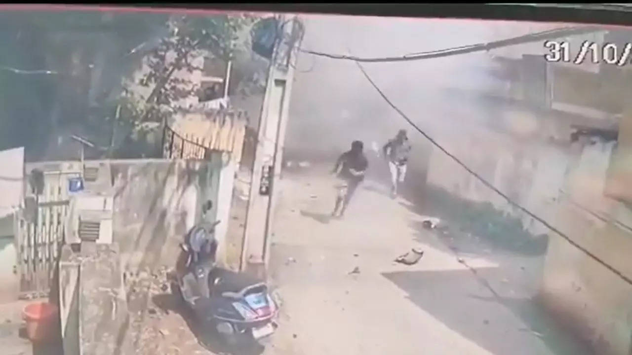 1 dead, 6 injured after 'onion bombs' explode in ap's eluru, 2nd firecracker tragedy in 24 hrs