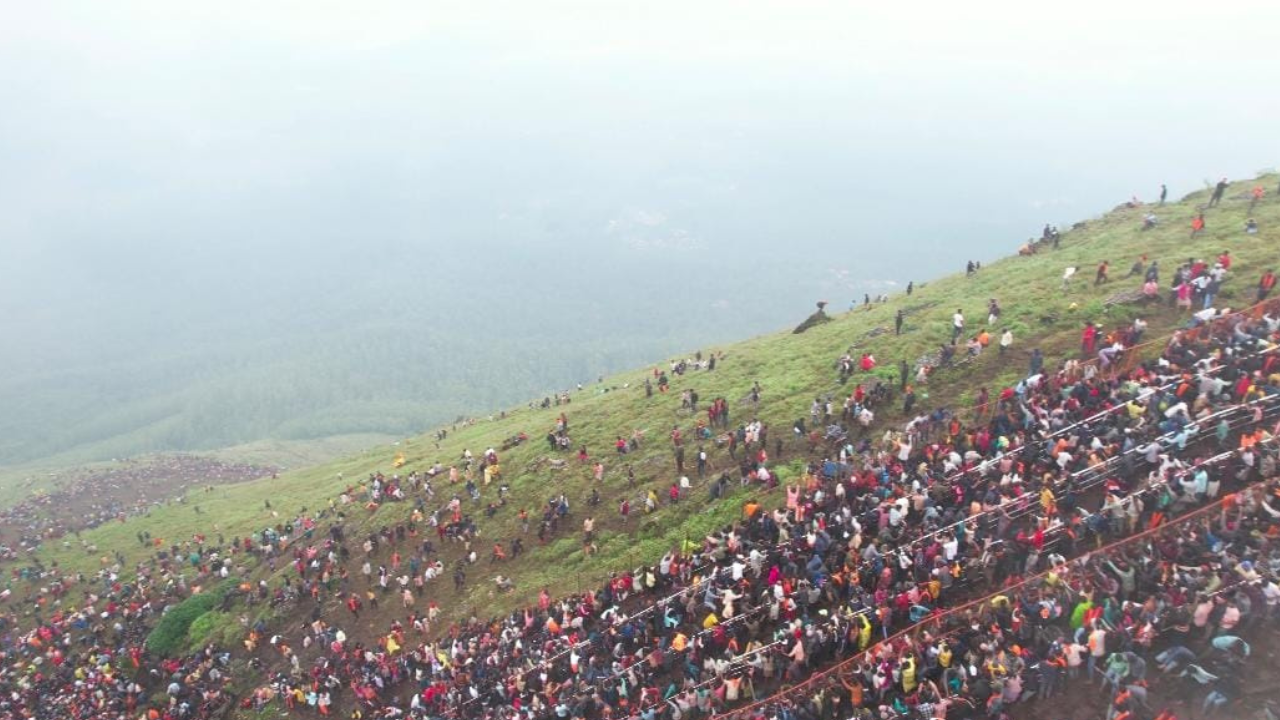 several devotees injured as thousands throng hill-top temple in karnataka's chikkamagaluru